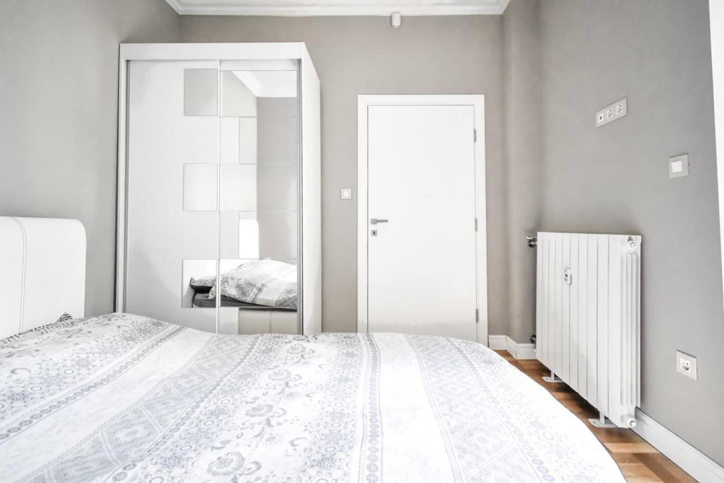 2Bdr Luxury On Prime Location Apartment Sofia Bagian luar foto